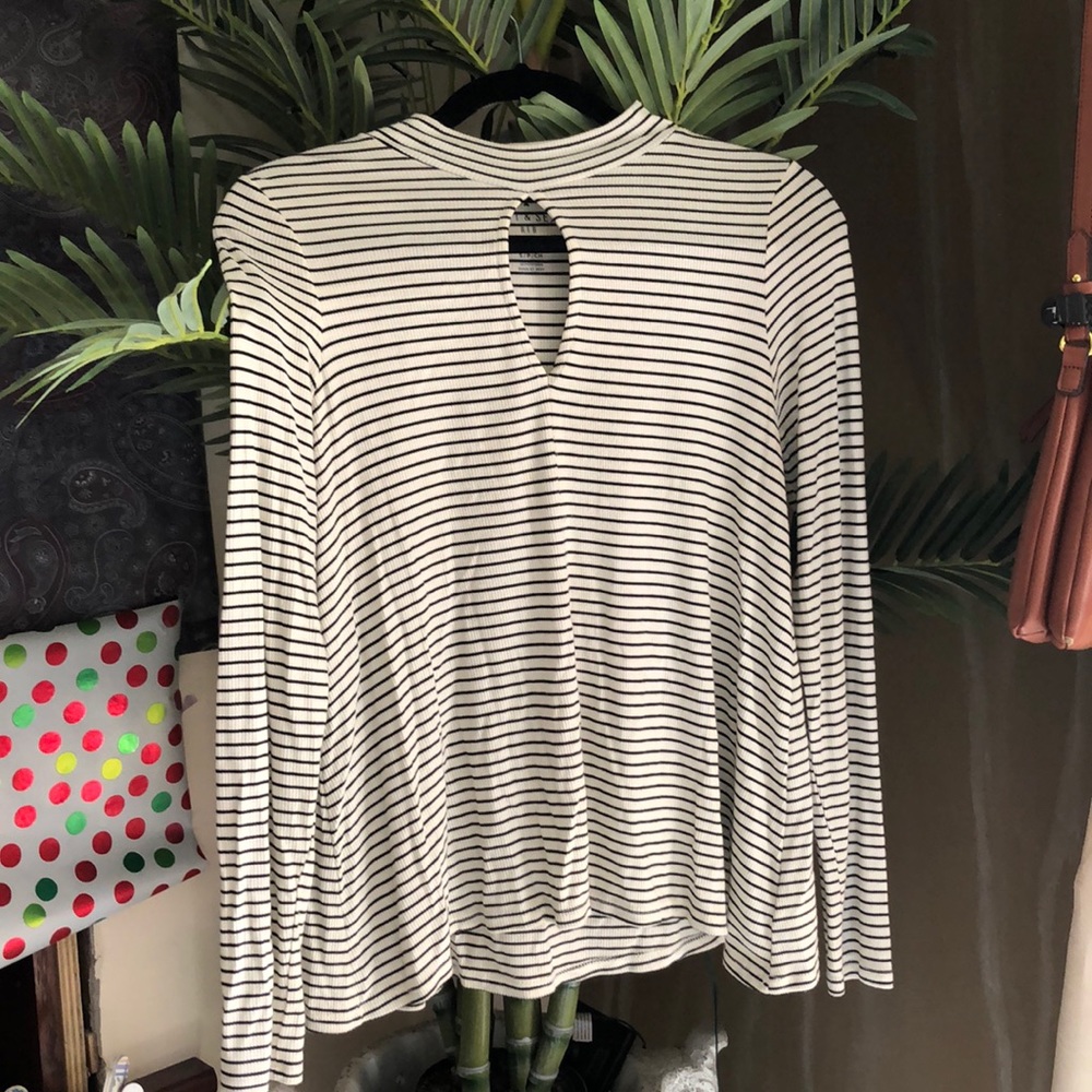 American Eagle key hole striped top